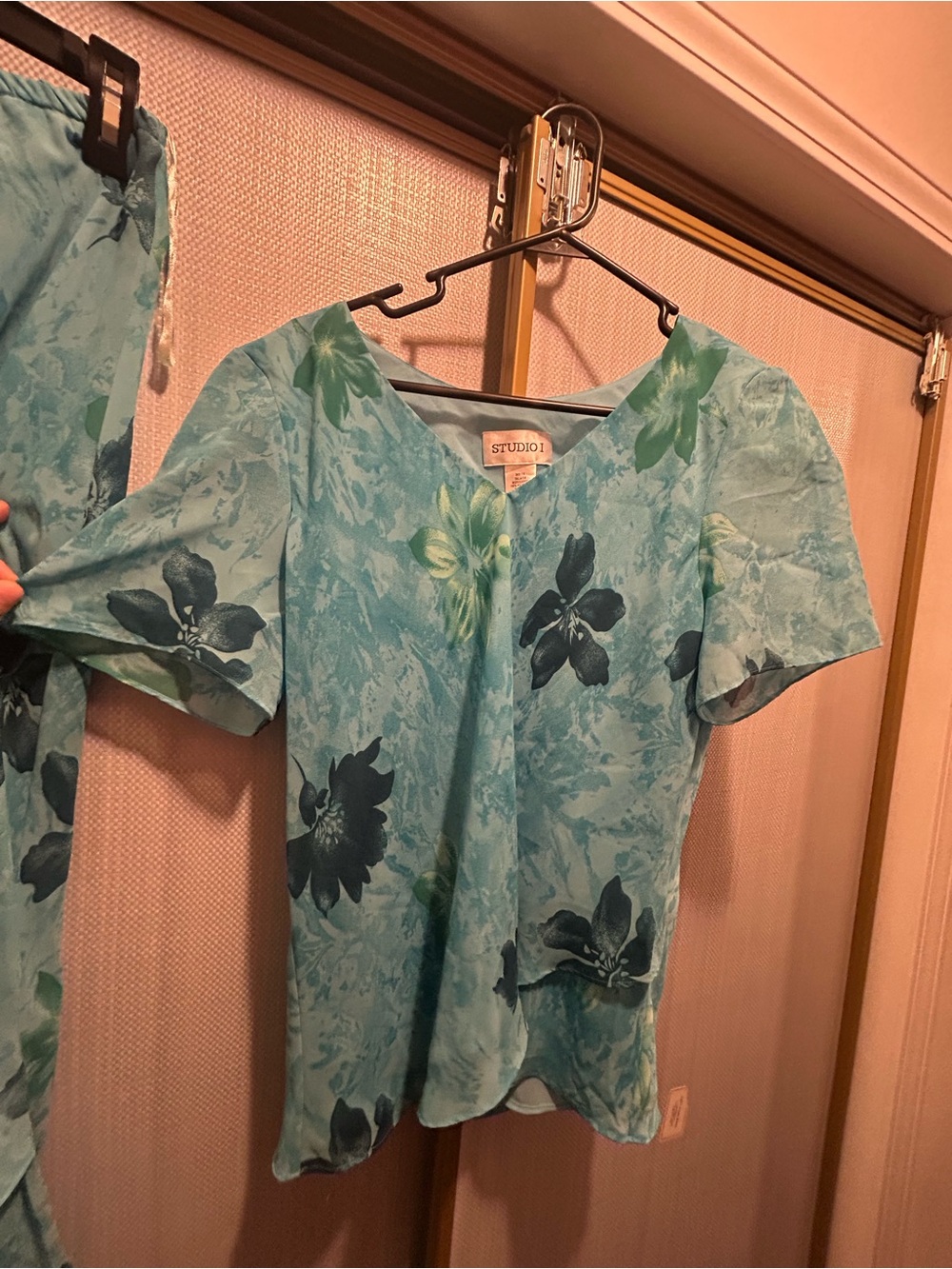 Studio 17 Aqua Floral V-Neck Blouse